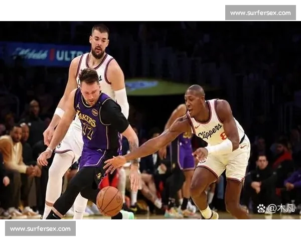 今日篮球赛事深度解析与胜负走势预测带你把握每一场关键对决机会 今日篮球赛事深度解析与胜负走势预测带你把握每一场关键对决机会